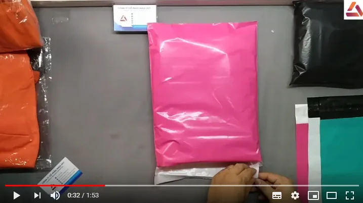 Cách đóng gói hàng quần áo bước 2