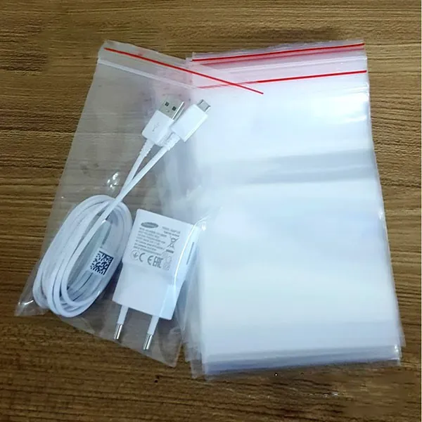 Dễ dàng mang theo phụ kiện với túi zip khi đi du lịch