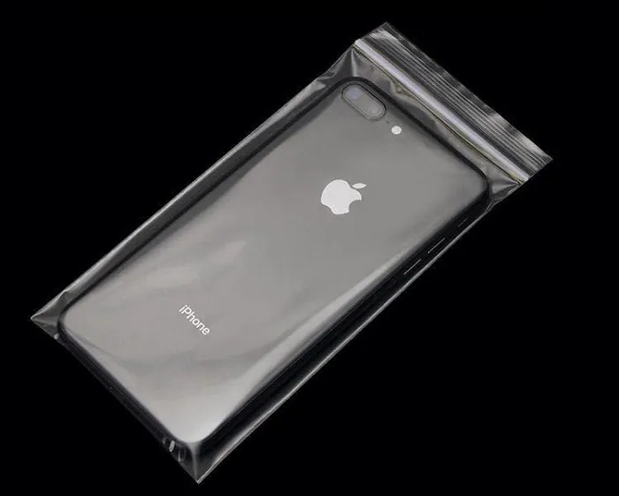 Không lo làm ướt điện thoại khi chụp ảnh dưới nước với túi zip
