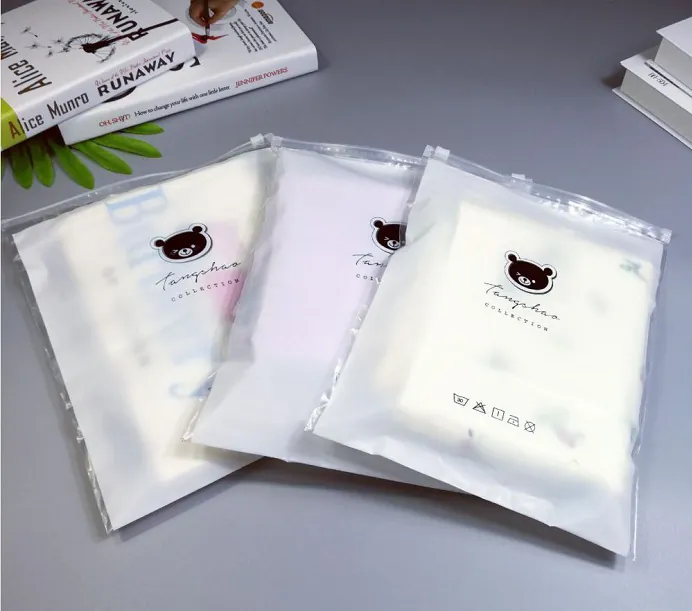 Túi zip khóa kéo rất phù hợp với đóng gói quần áo