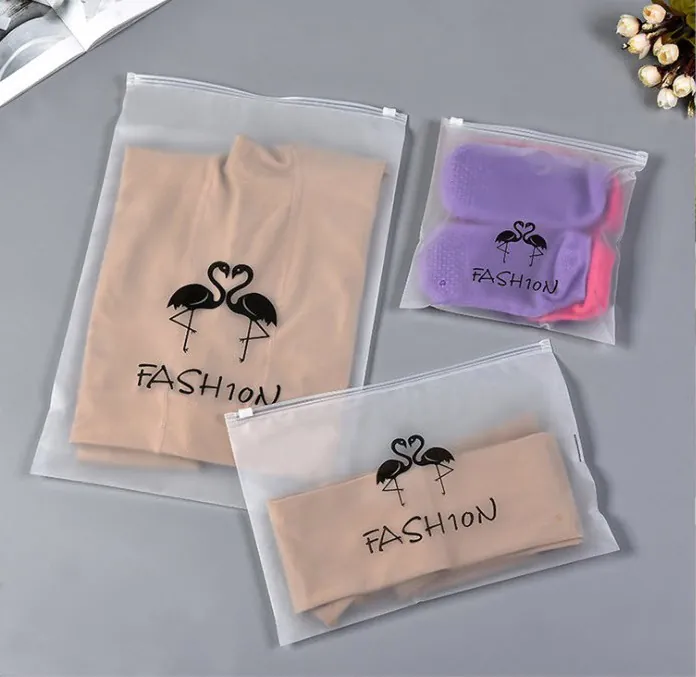 túi zip khóa kéo là giải pháp hoàn hảo khi đóng gói quần áo