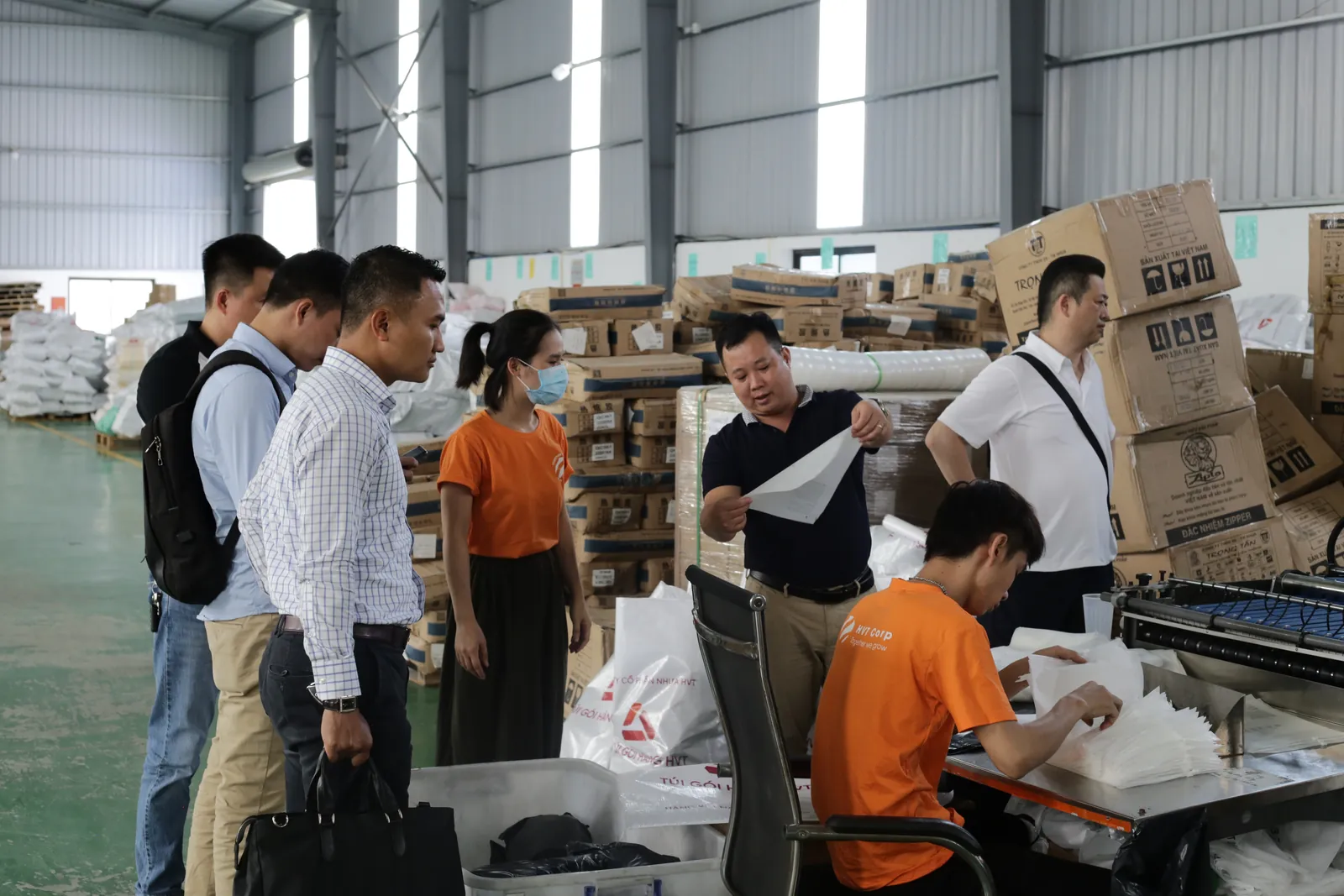 Túi gói hàng HVT đón đối tác Nhật Bản