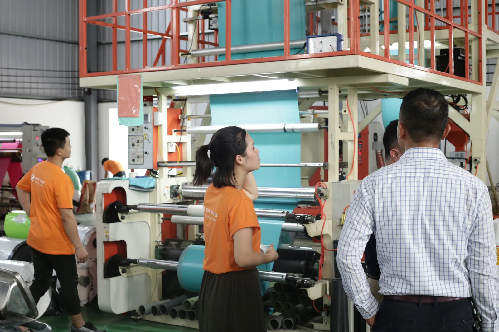 Xưởng sản xuất túi gói hàng HVT
