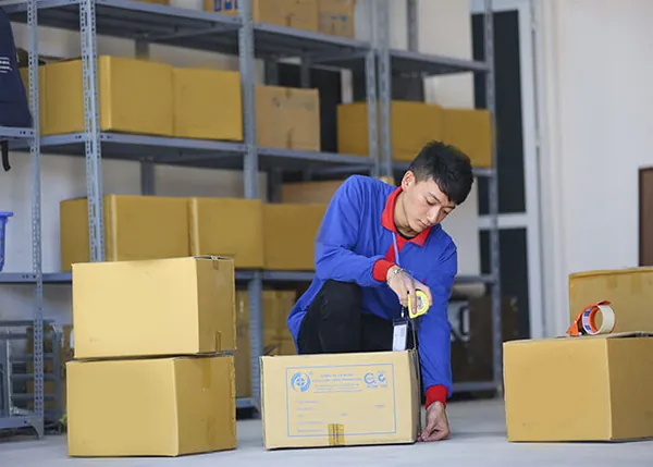 Luôn nhớ đóng gói hàng hóa cẩn thận trước khi giao