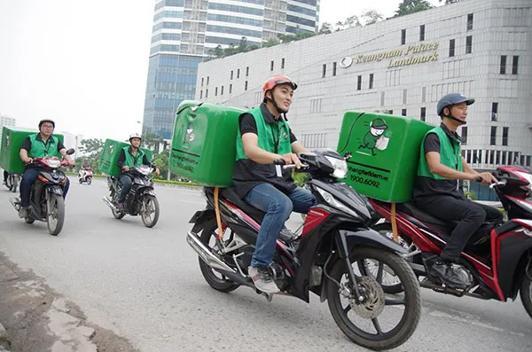 Sử dụng đơn vị GHTK để giao giày dép cho khách
