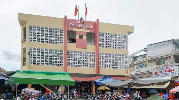 Cách lấy hàng quần áo bán online tại chợ Hoàng Hoa Thám