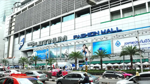 Cách lấy hàng quần áo bán online tại chợ Platinum