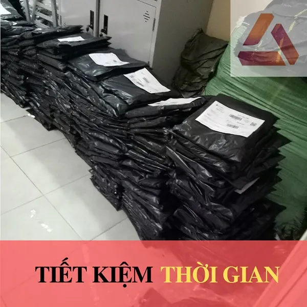 túi gói hàng có băng keo tiết kiệm thời gian