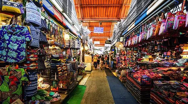 Nhập hàng giày dép từ các khu chợ Thái Lan