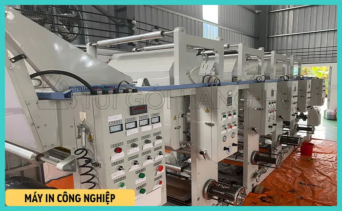 in logo thương hiệu trên túi đóng gói hàng hvt