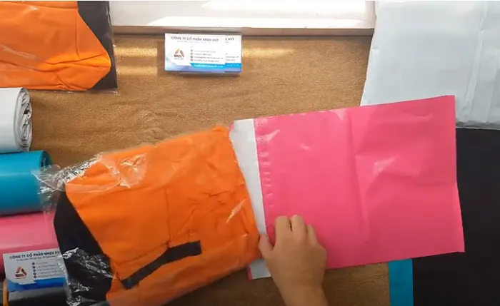 Túi gói hàng màu hồng