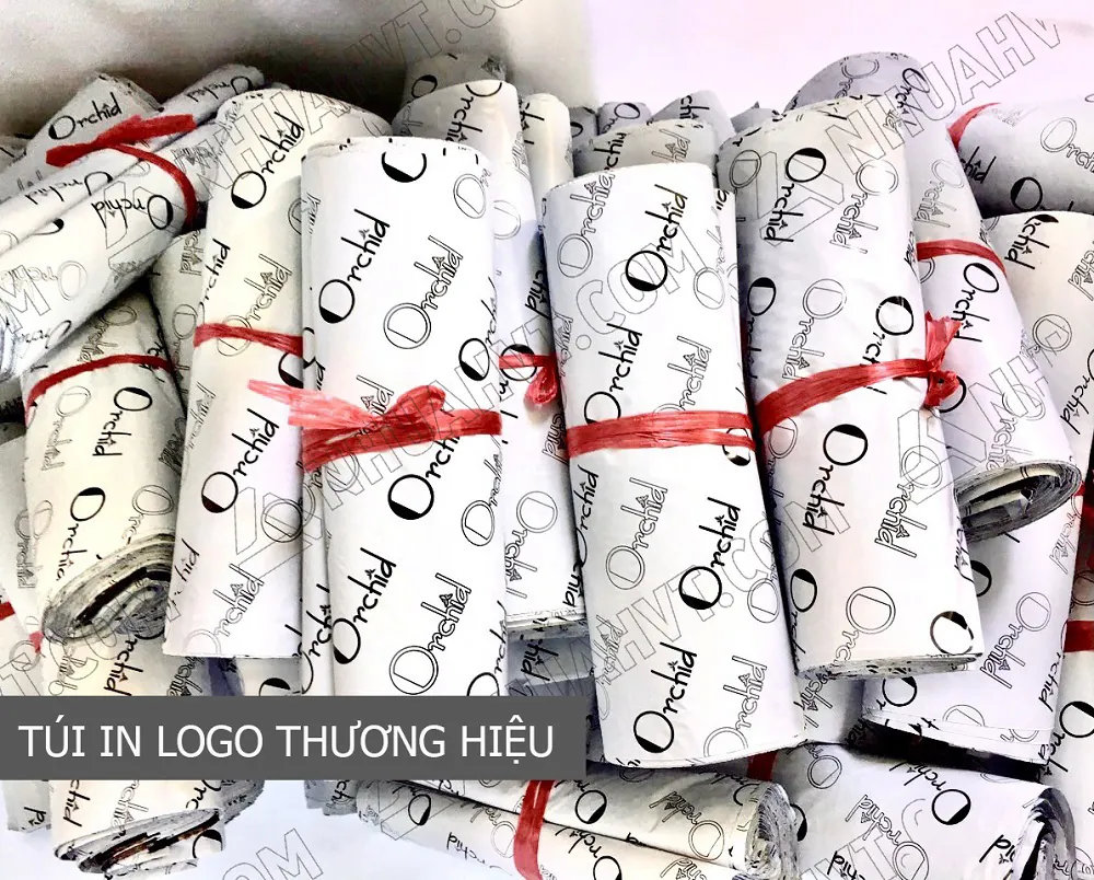 Túi gói hàng màu trắng in logo thương hiệu